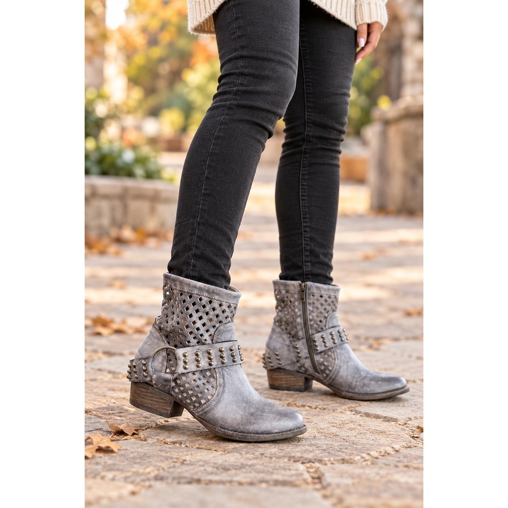 Very Volatile Wester Boots Women 8 Gray Leather Studded Western Cutout